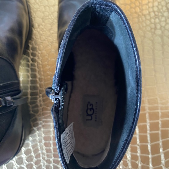 UGG Penelope Black Leather Sherpa Insole Ankle Boot SZ 10 - Picture 10 of 15